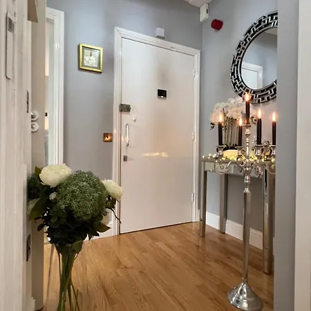 Apartment Lovely In